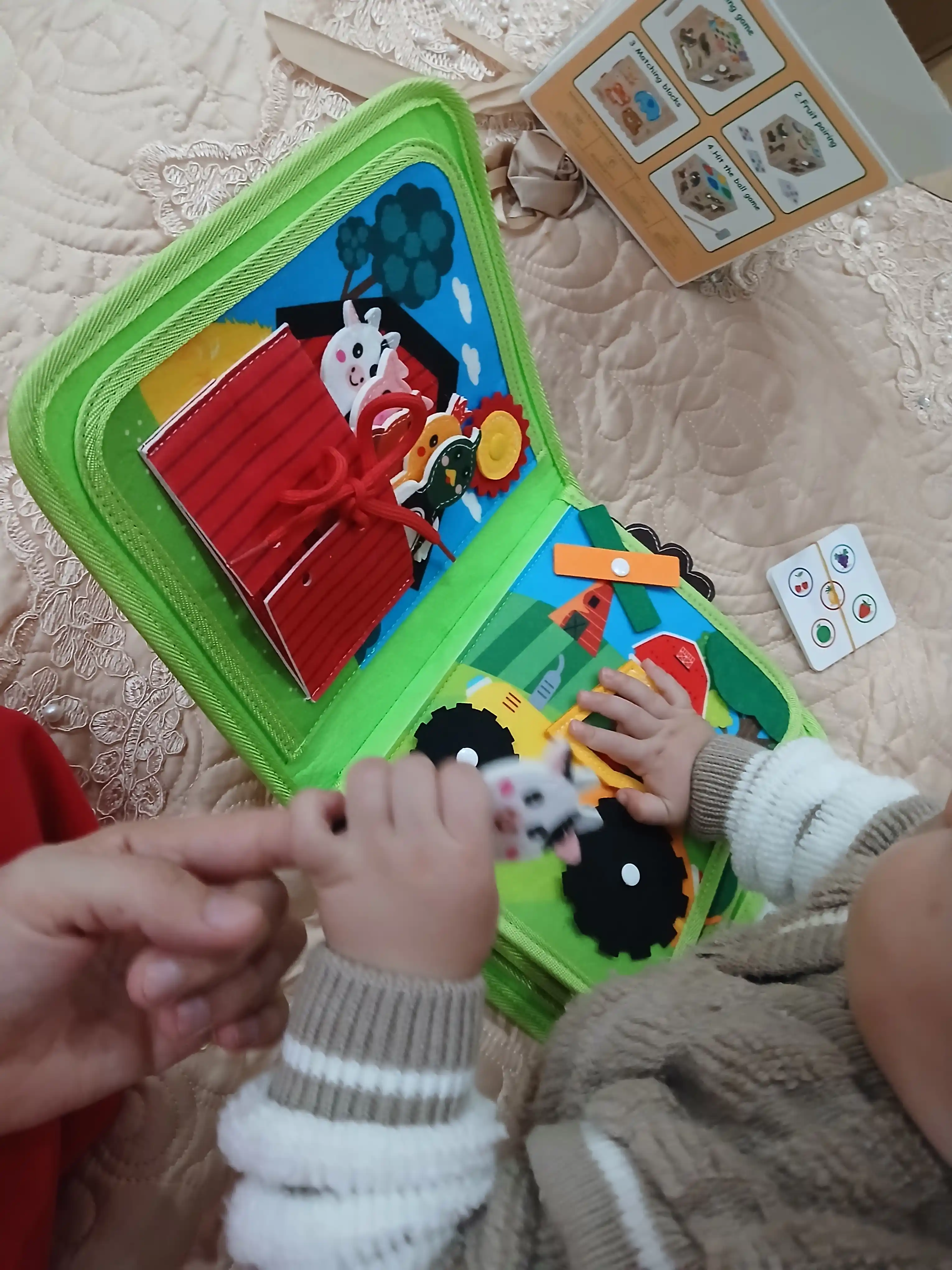 Fetr kitobcha bizibord, bolalar uchun Montessori sensor rivojlantiruvchi o'yinchoq