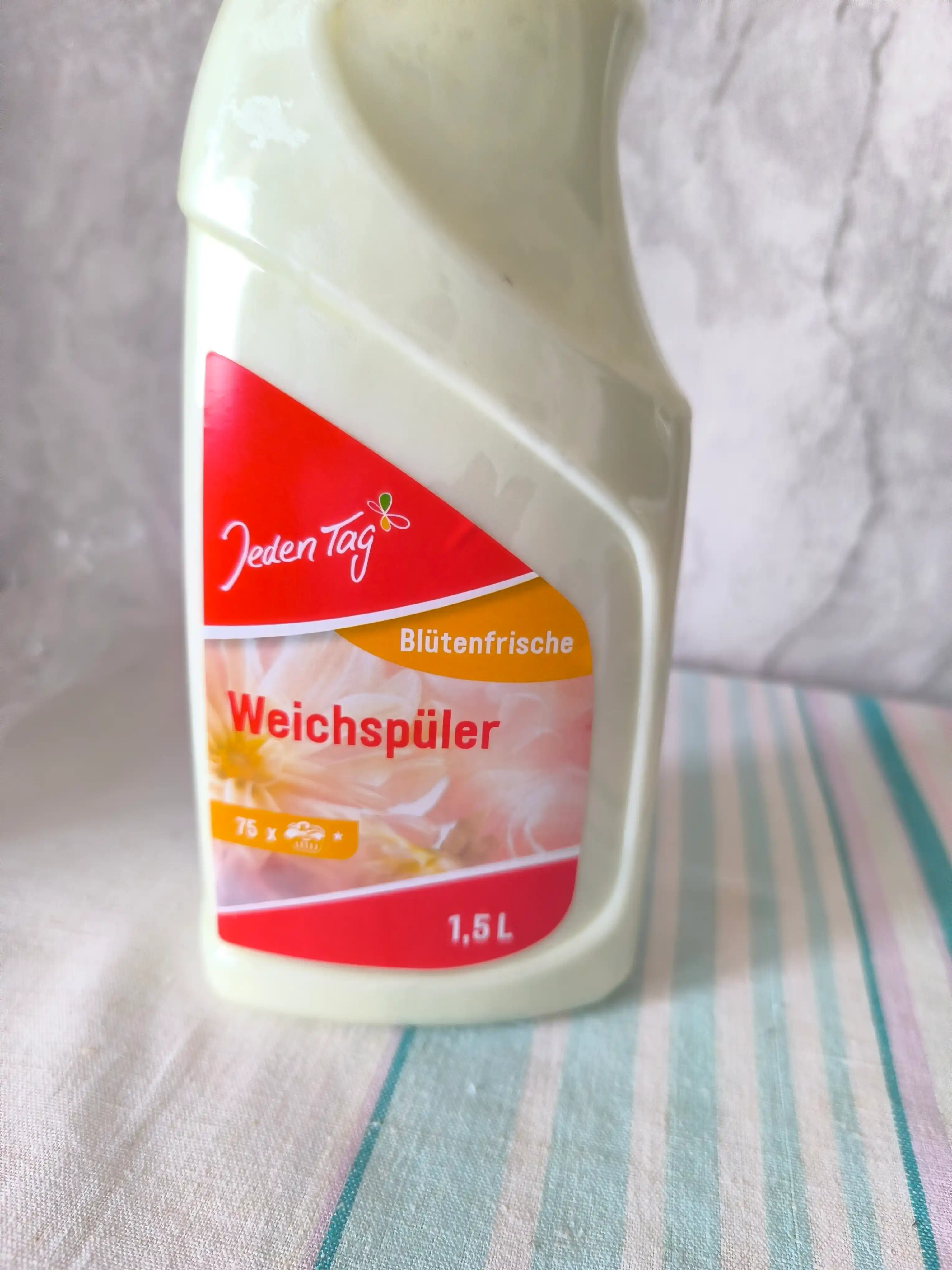 Kirlar uchun konditsioner-balzam Jeden Tag Blütenfrische, 1,5 l, 75 marta yuvish
