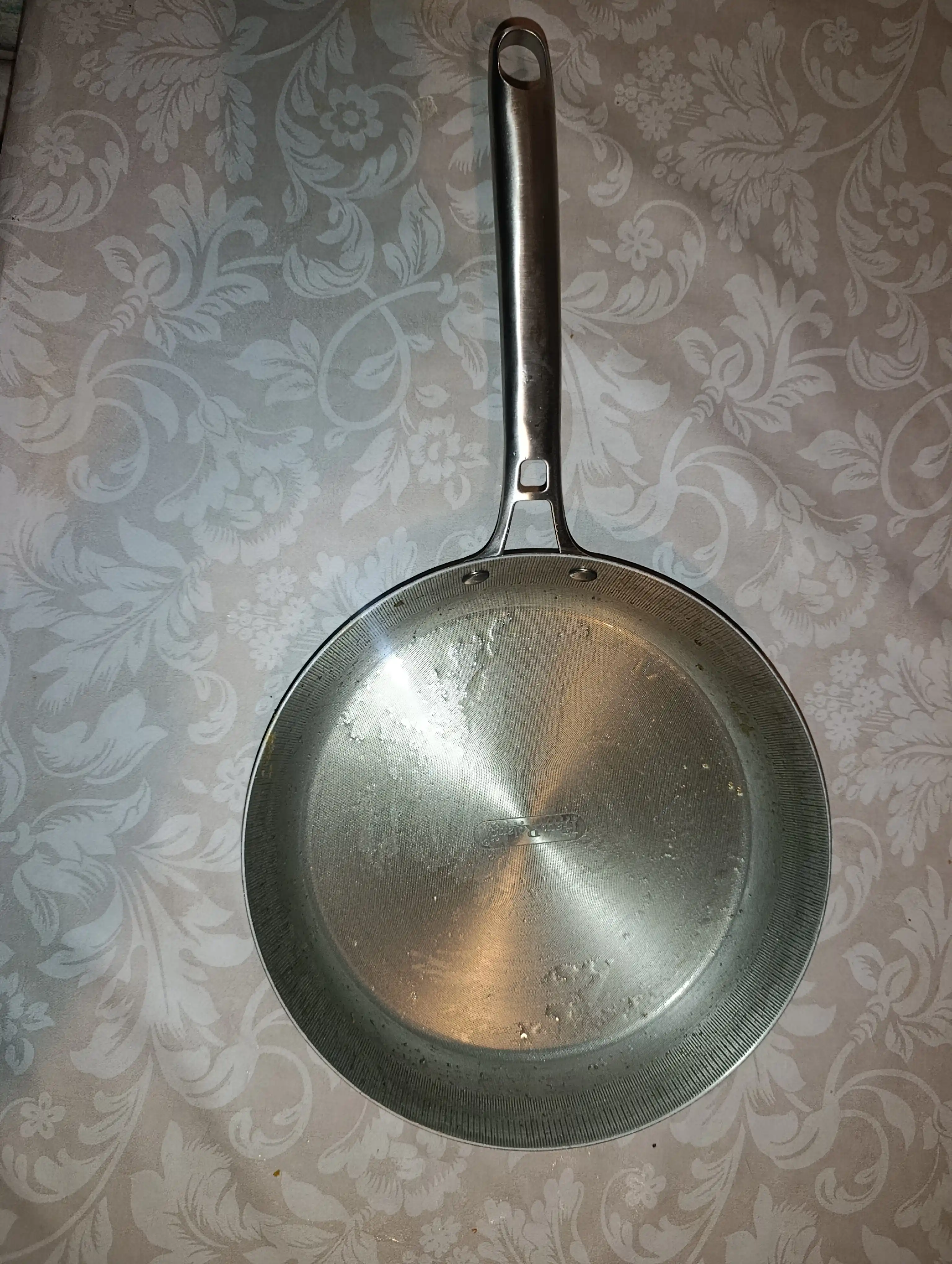 Zanglamaydigan po’lat tova skovorodka 20–24–28 sm, induksiya va gaz plitasi uchun
