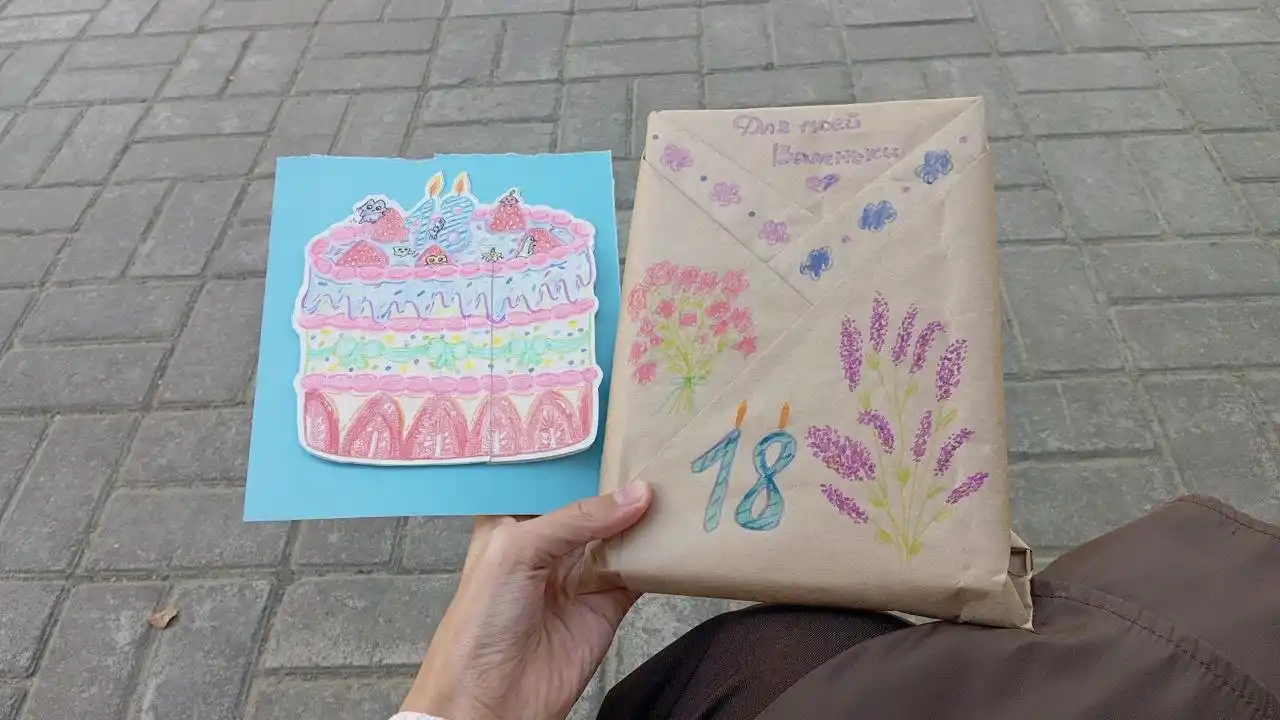 Упаковочная цветная бумага, 70 * 50 см