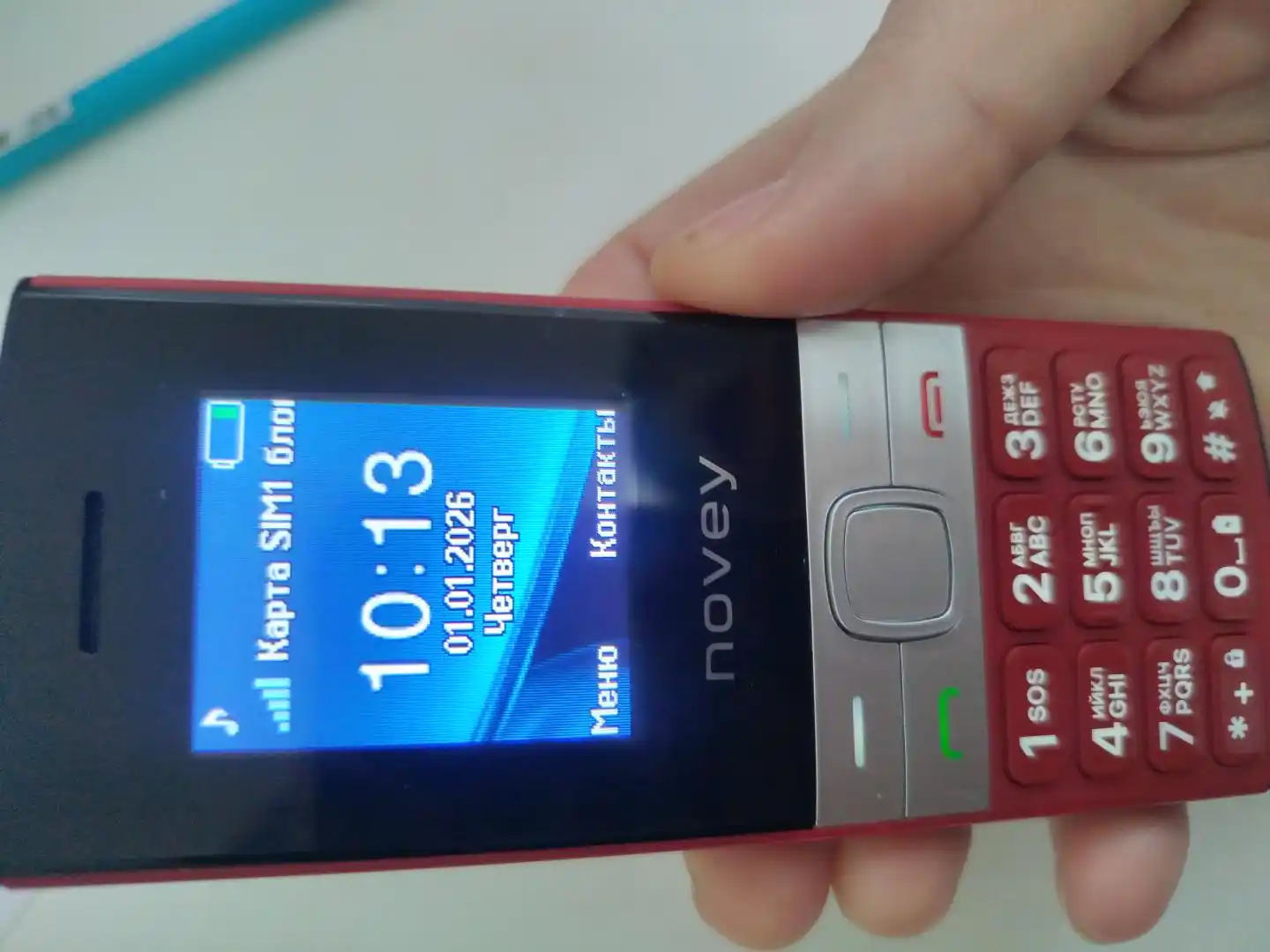 Novey 130 knopkali telefon, ingichka korpus, kamerasiz, 2 SIM
