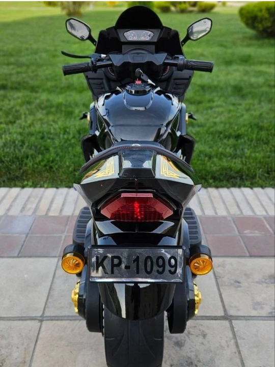 Ikki g‘ildirakli ikki o‘rinli bolalar elektr mototsikli