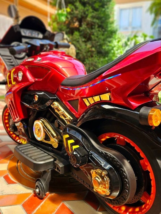 Ikki g‘ildirakli ikki o‘rinli bolalar elektr mototsikli