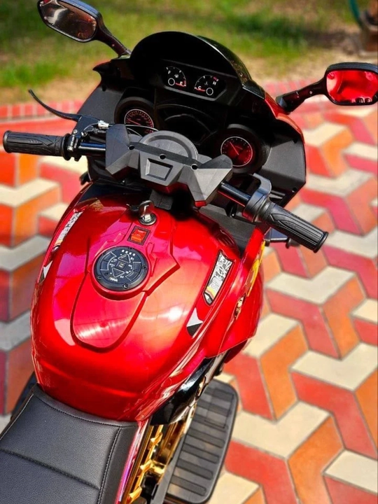 Ikki g‘ildirakli ikki o‘rinli bolalar elektr mototsikli