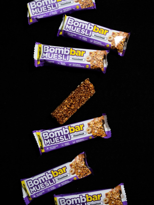Shakarsiz myusli batonchalari ko‘p donli Bombbar, 45 g × 30 dona