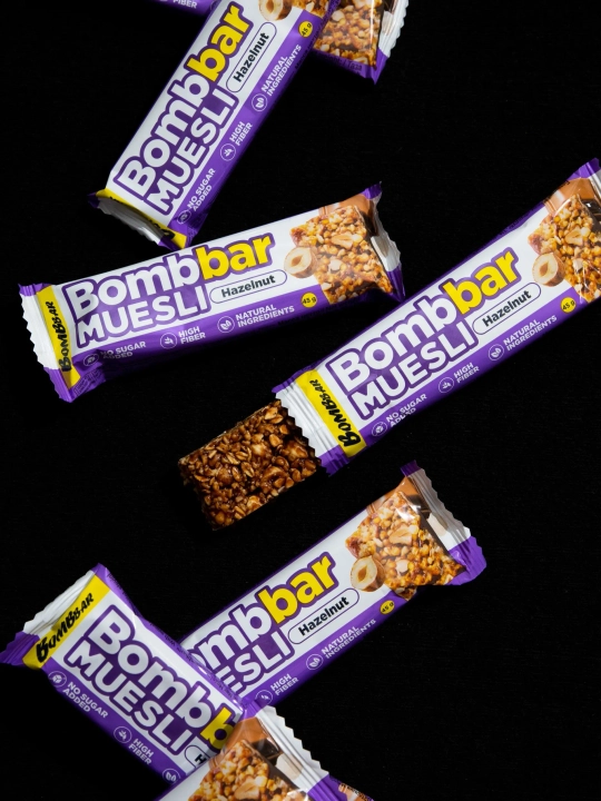 Shakarsiz myusli batonchalari ko‘p donli Bombbar, 45 g × 30 dona