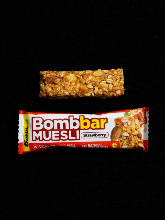 Shakarsiz myusli batonchalari ko‘p donli Bombbar, 45 g × 30 dona