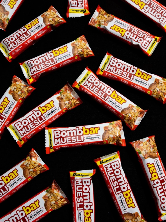 Shakarsiz myusli batonchalari ko‘p donli Bombbar, 45 g × 30 dona