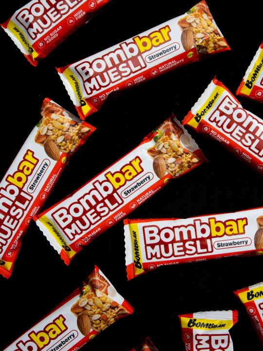 Shakarsiz myusli batonchalari ko‘p donli Bombbar, 45 g × 30 dona