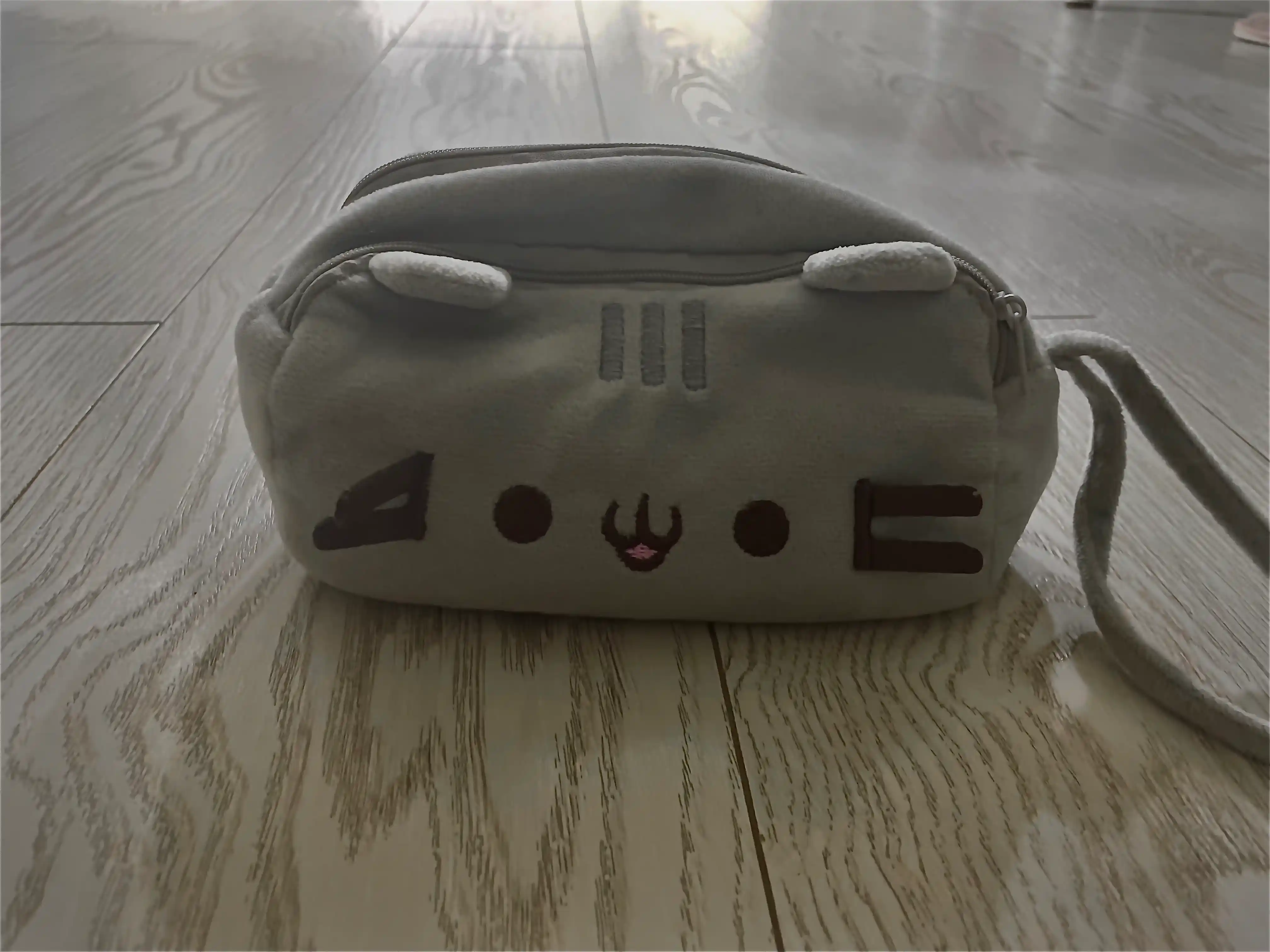 Pusheen mushuklari kolleksiyasi - ryukzak, sumka/kosmetichka, yumshoq penal, shopperi