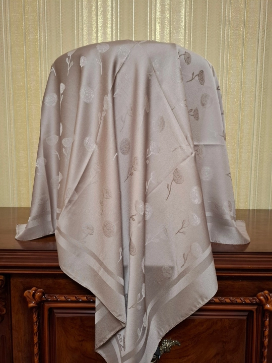 DIOR ipak ro'mol, sharf, hijob 95x95 sm