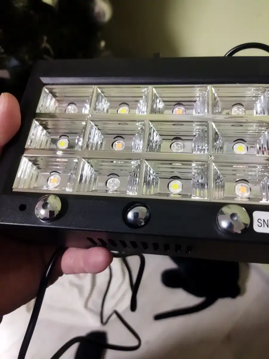 Svetomuzika LED RGB pultli, 18 LED stroboskop diskoteka uchun