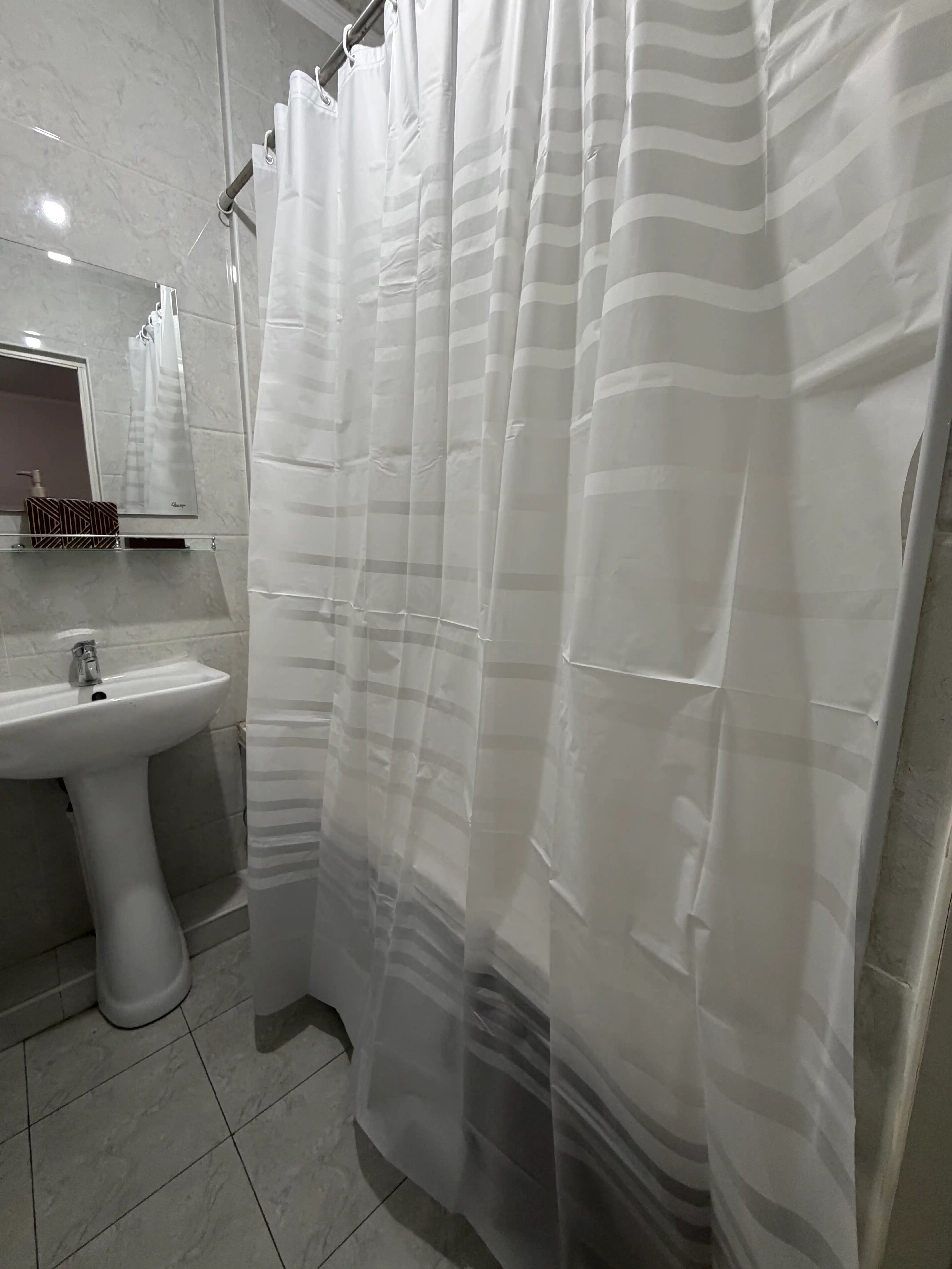 Vannaxona uchun 180x200 o‘lchamli suv o‘tkazmaydigan parda