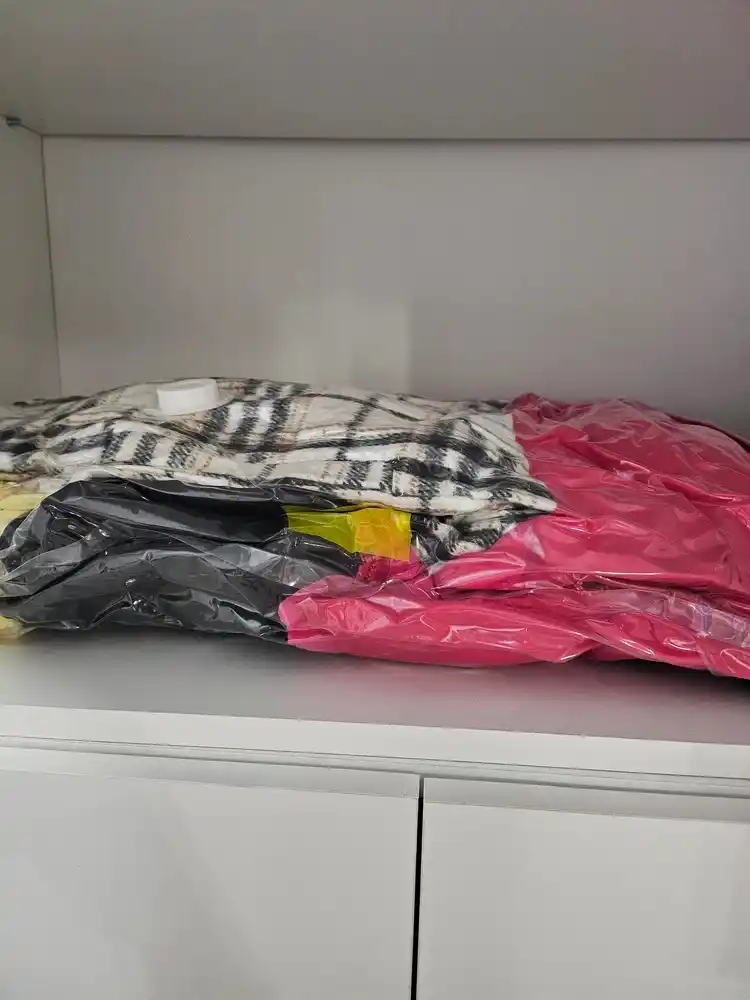 Kiyimlar uchun vakuum paketlar, 5 dona toʻplam, qoʻl nasosi bilan