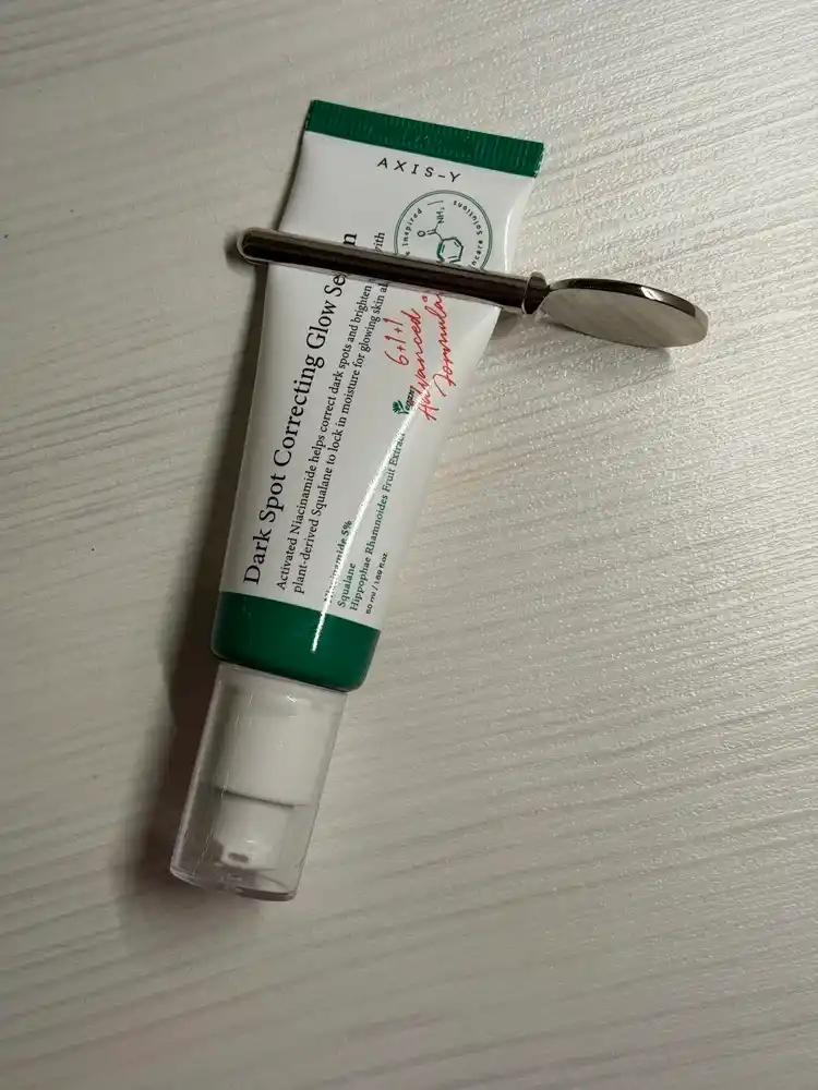 Tish pastasi tyubiklari uchun metall siqgich-kalit