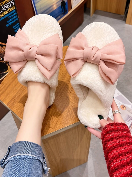 Ayollar uchun yumshoq uy shippaklari, mo‘ynali tapochki, yurakchali, Hello Kitty