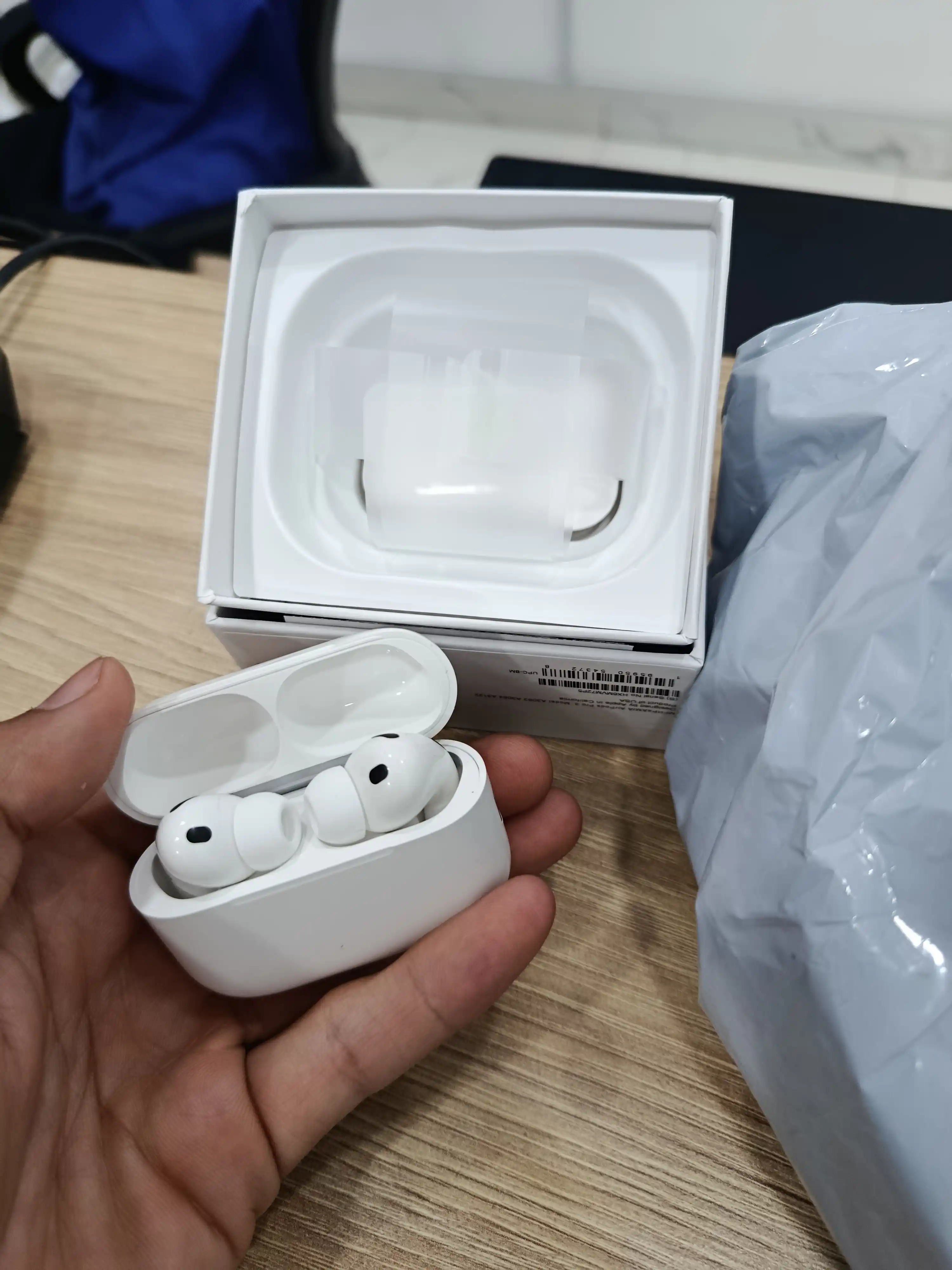 Simsiz quloqchinlar A.Pods Pro 3 Lux — Sensor ekran, Shovqinni bosish, Bluetooth 5.4