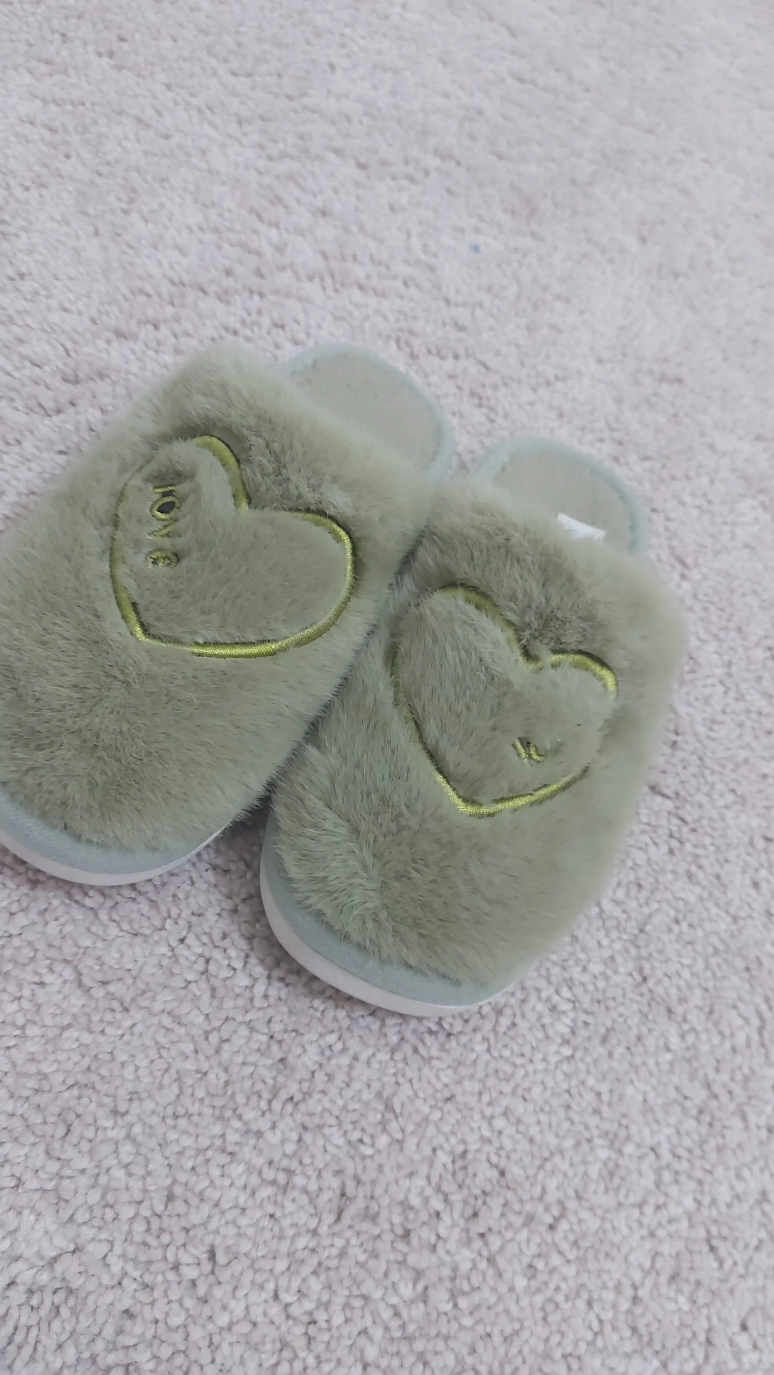Kuz va qish uchun ayollar shippagi