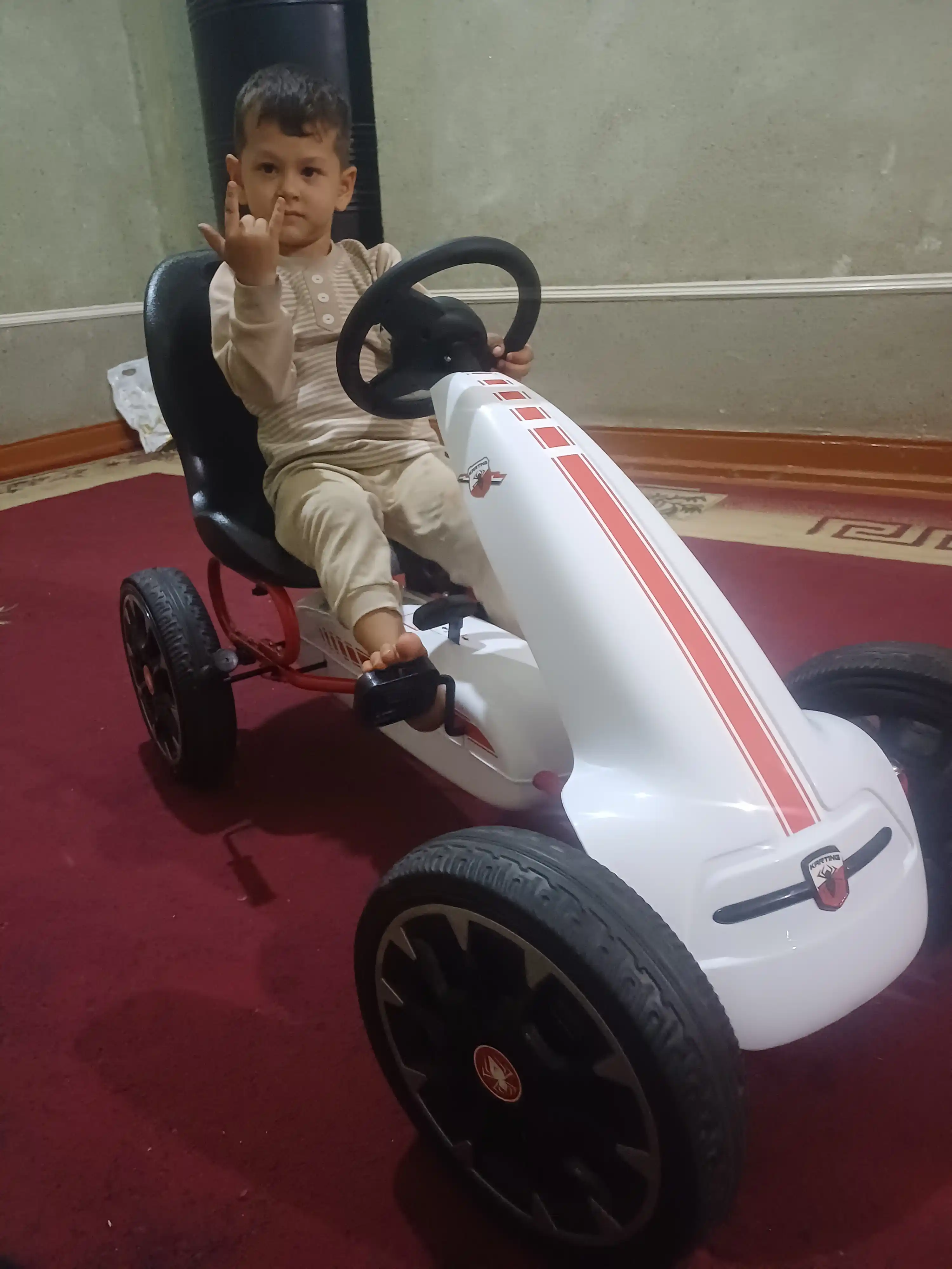 Bolalar uchun pedal karting va velosiped