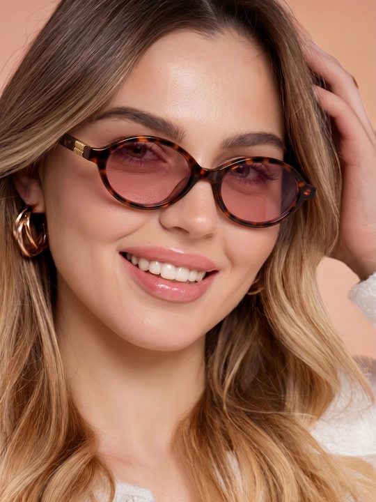Ayollar va qizlar uchun MiuMiu ko‘zoynaklari