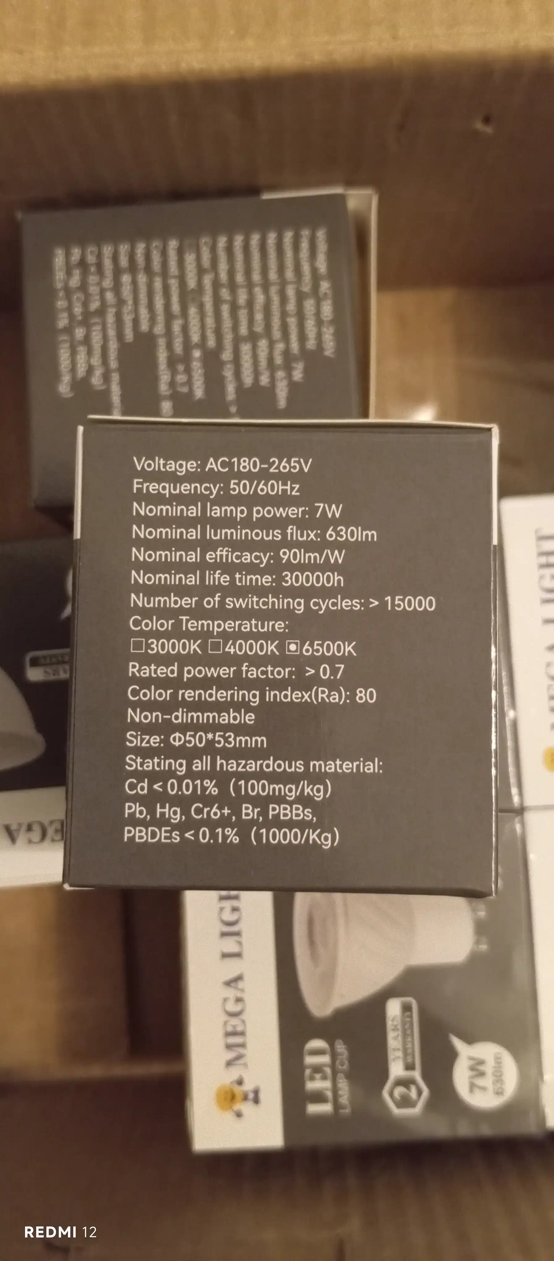GU10 lampochkasi, yorug‘lik diodli LED lampa, energiya tejovchi, shift yoritgichlari uchun