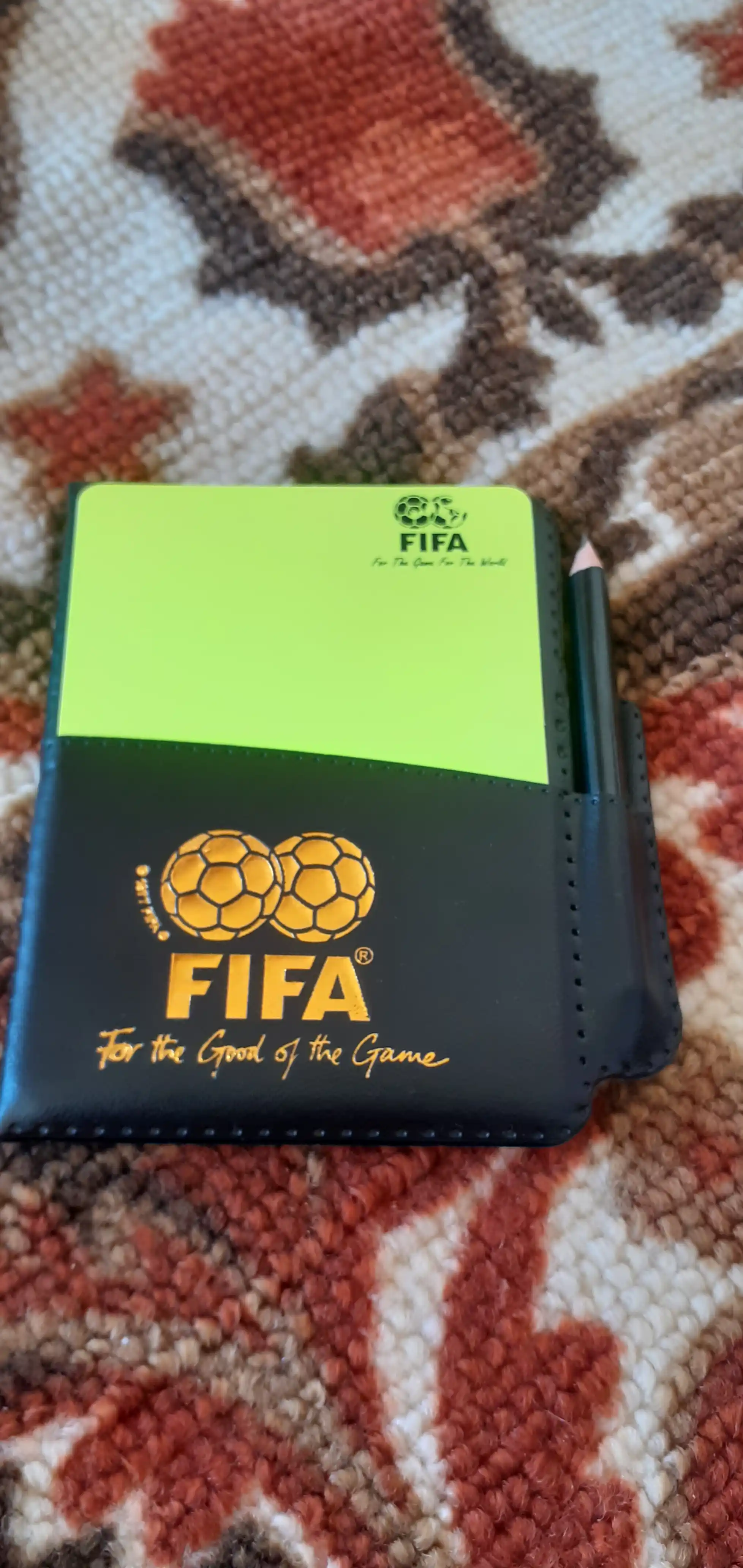 Futbol hakam kartochkalari футляр bilan — sariq va qizil, hakam to‘plami