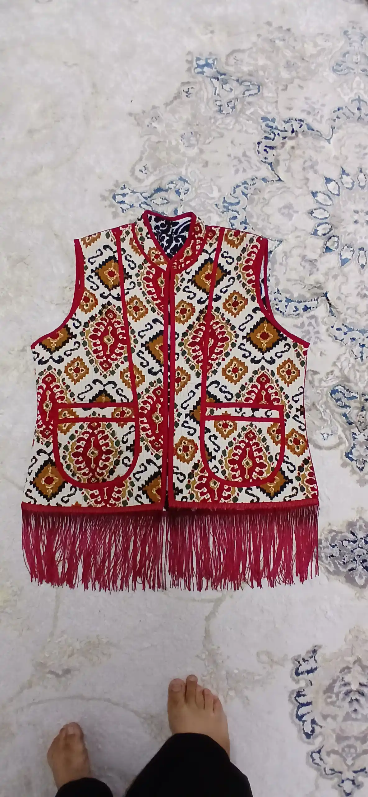Ayollar uchun milliy naqshli zamonaviy nimcha
