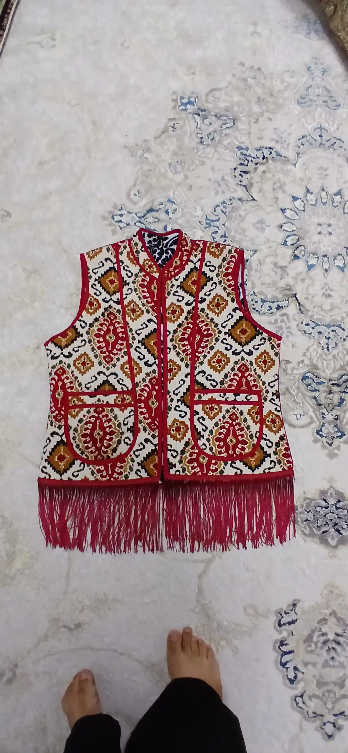 Ayollar uchun milliy naqshli zamonaviy nimcha
